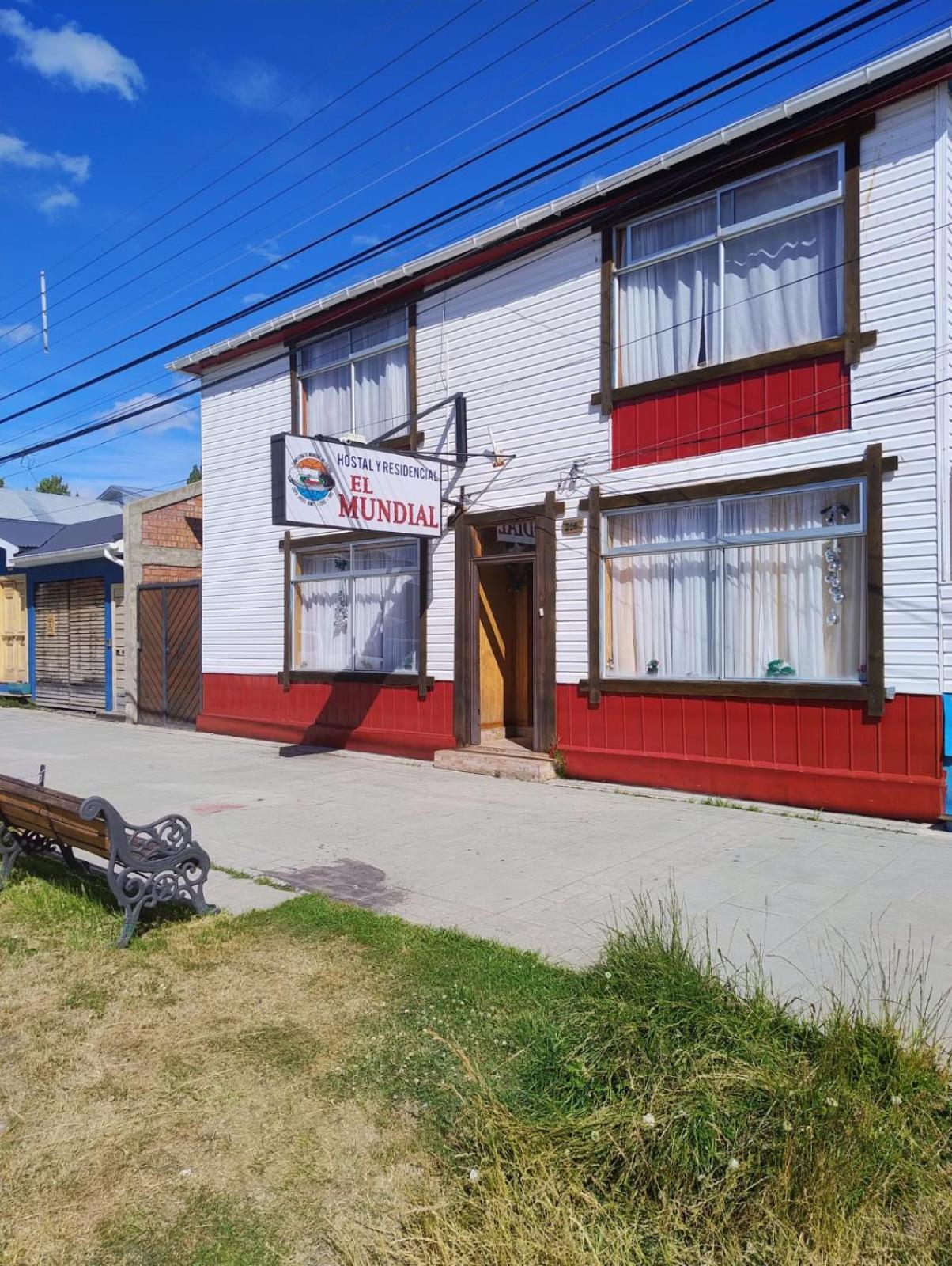 Hostal Y Residencial El Mundial Puerto Natales Dış mekan fotoğraf