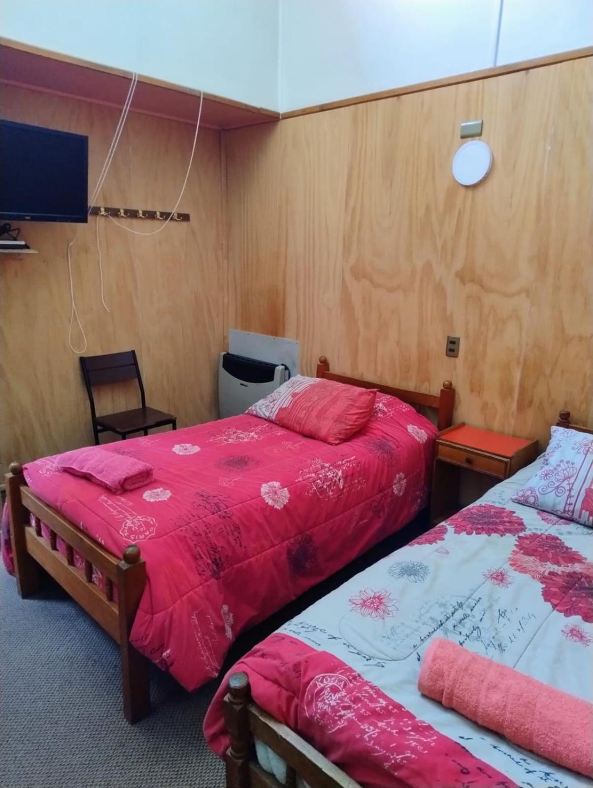 Hostal Y Residencial El Mundial Puerto Natales Dış mekan fotoğraf