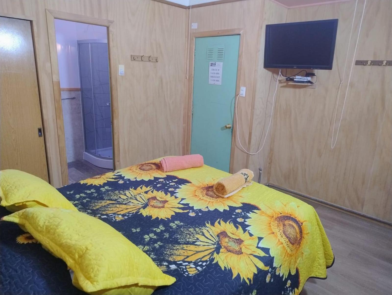 Hostal Y Residencial El Mundial Puerto Natales Dış mekan fotoğraf